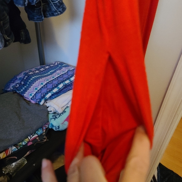 Red maxi dress with pockets - Picture 2 of 3